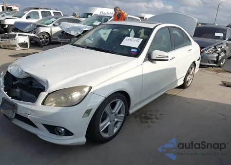 2010 Mercedes-Benz C 300 Luxury/Sport z USA, uszkodzony, nr VIN WDDGF5EB0AR095733